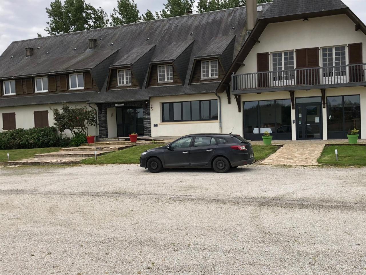 Hotel La Cle Des Champs Le Teilleul Esterno foto